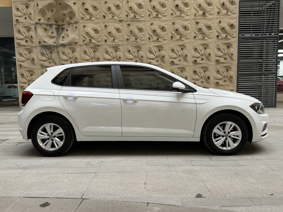 Volkswagen Polo facelift Plus 1.5L Automatic Indulgence Edition 2023 — миниатюра 2
