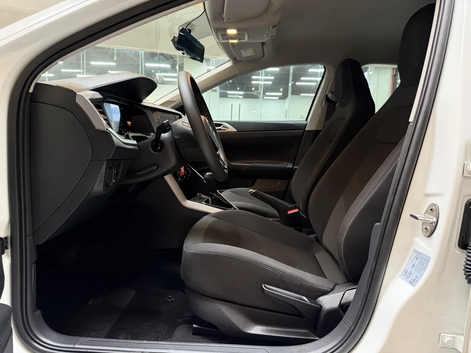Volkswagen Polo facelift Plus 1.5L Automatic Indulgence Edition 2023 — миниатюра 3