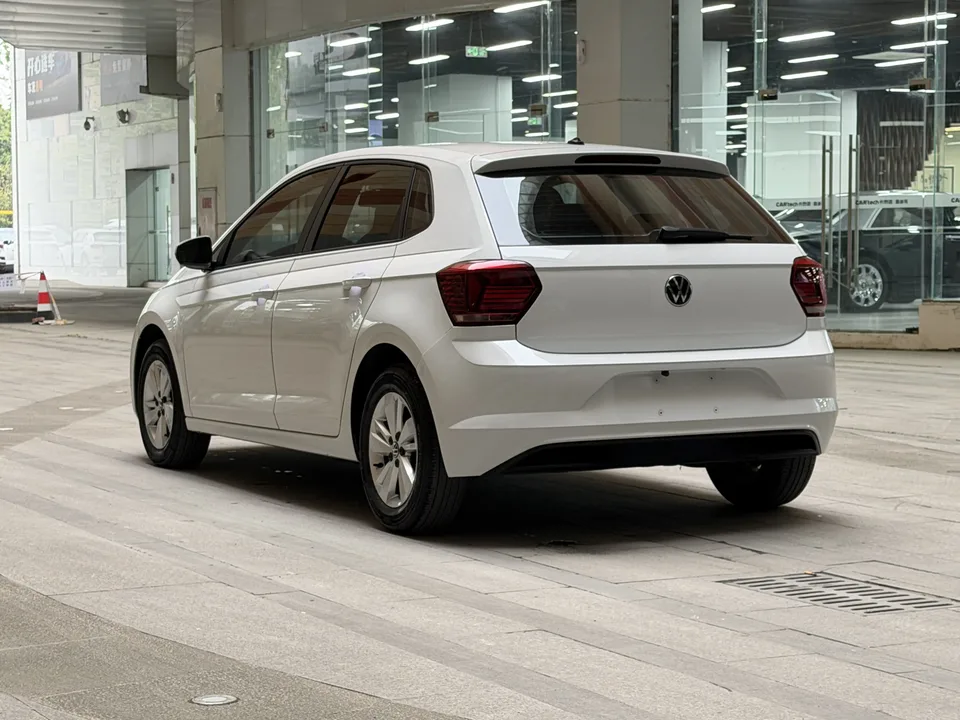Volkswagen Polo facelift Plus 1.5L Automatic Indulgence Edition 2023 — миниатюра 4