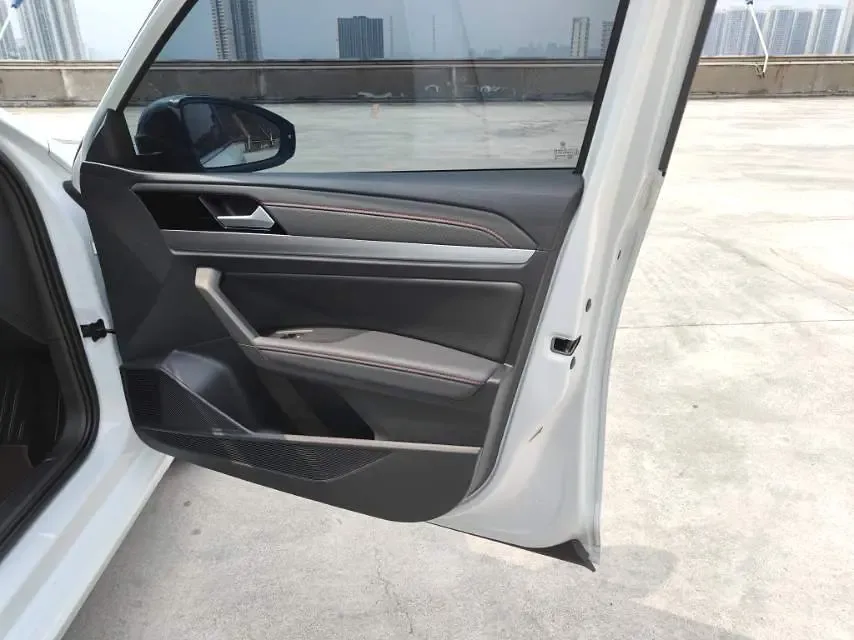 Volkswagen Lavida Lavida 2024 300TSI DSG Starry Sky Leading Edition 2025 — миниатюра 3