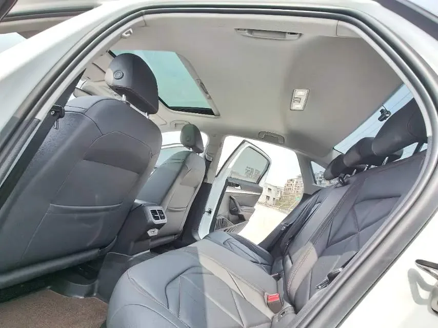 Volkswagen Lavida Lavida 2024 300TSI DSG Starry Sky Leading Edition 2025 — миниатюра 5