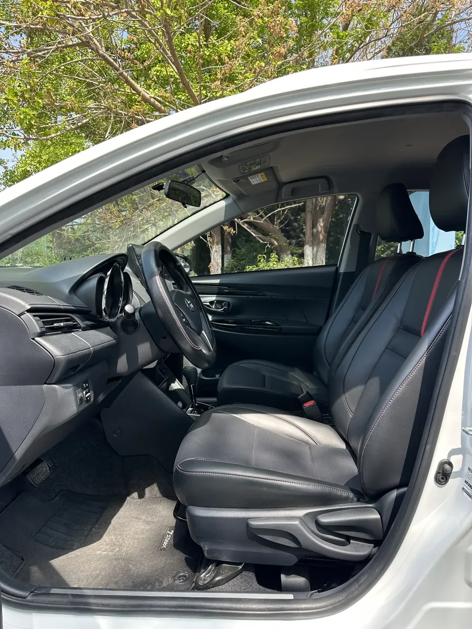 Toyota Yaris L YARiS L Zhixuan 2022 Zhixuan X 1.5L CVT luxury PLUS version 2022 — миниатюра 4