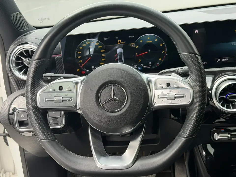 Mercedes-Benz Mercedes Benz A Class Mercedes-Benz A-Class 2022 A 200 L sports sedan dynamic version 2022 — миниатюра 3