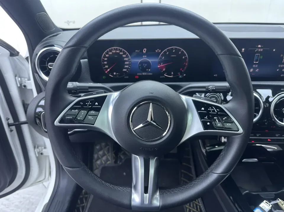 Mercedes-Benz Mercedes Benz A Class Mercedes-Benz A-Class 2023 A 200 L Sports Sedan Fashion Edition 2023 — миниатюра 5