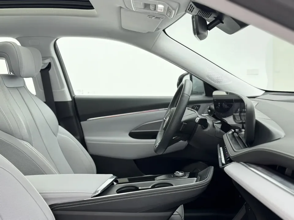 Buick E5 Premium Standard Range Edition 2023 — миниатюра 3