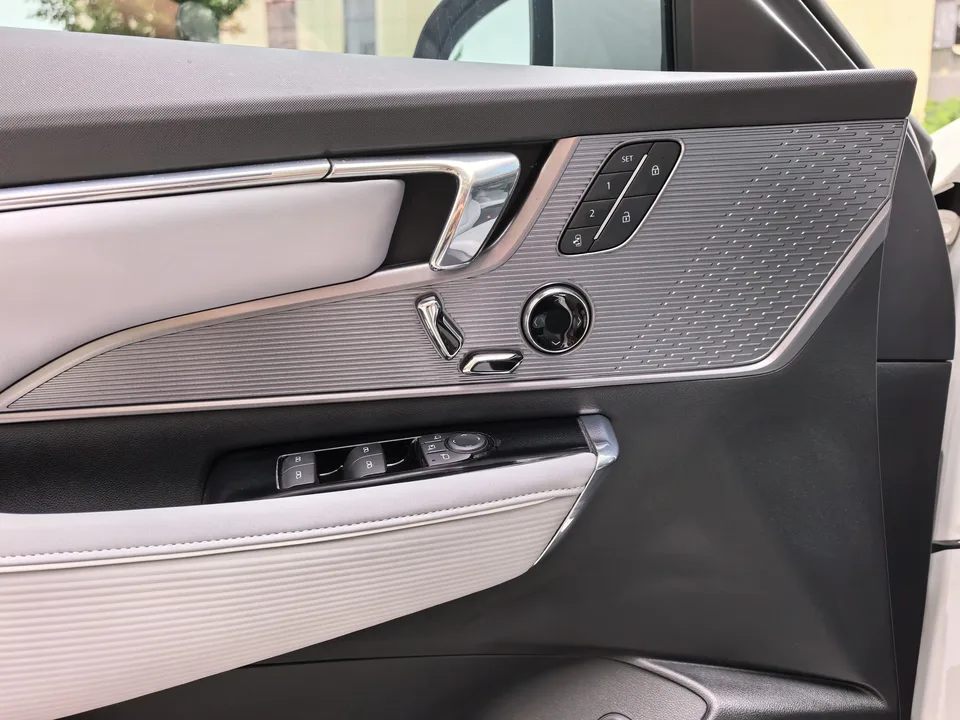 Buick E5 Premium Standard Range Edition 2024 — миниатюра 3