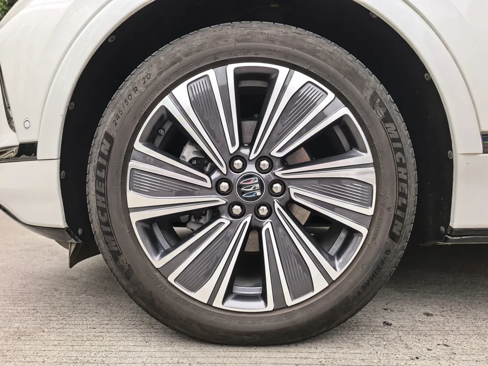 Buick E5 Premium Standard Range Edition 2024 — миниатюра 4