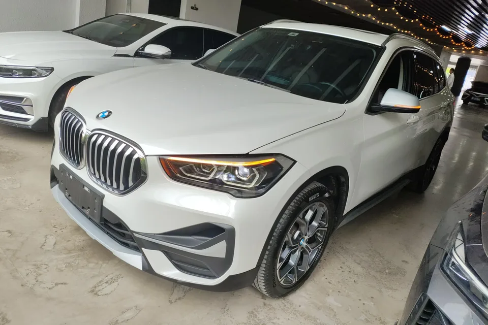 BMW X1 X1 2022 BMW X1 2022 sDrive20Li Fashion Edition 2023 — photo 1, buy with delivery to Moscow