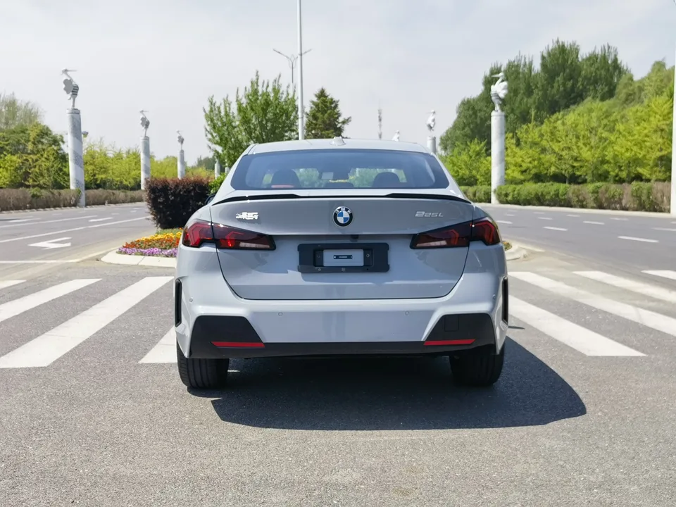 BMW 2 Series 225L M Sport Night Edition 2025 — миниатюра 2