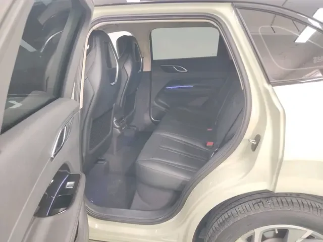 Hongqi HS3 2.0T available version 2023 — миниатюра 5