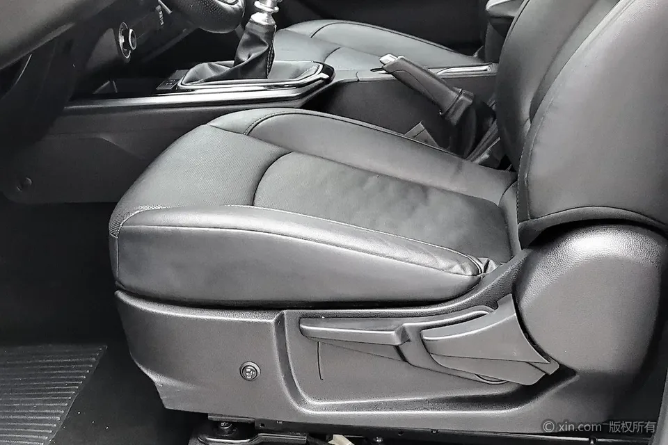 Isuzu D-Max D-MAX 2021 1.9T manual 4WD diesel Global Dynamic RZ4E 2023 — thumbnail 5