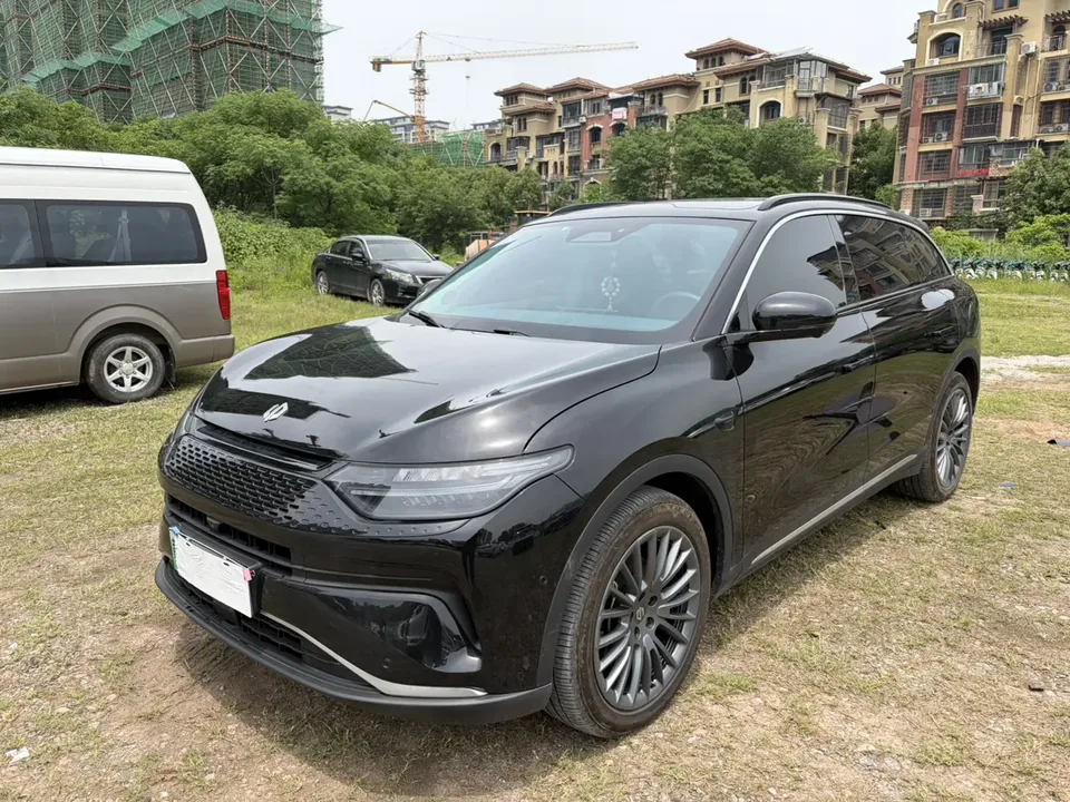 Leapmotor Zero running C11 Extended Range 300 Premium Edition 2025 — миниатюра 2