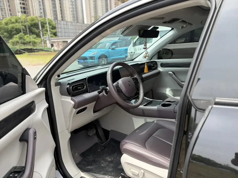 Leapmotor Zero running C11 Extended Range 300 Premium Edition 2025 — миниатюра 3