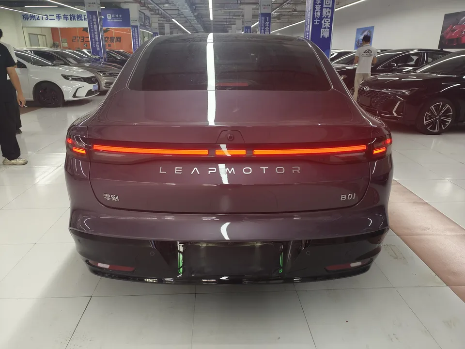 Leapmotor Leap running B01 550 LiDAR Edition 2025 — миниатюра 2