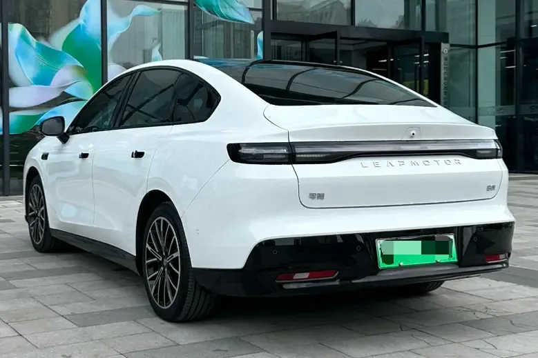Leapmotor Leap running B01 650 LiDAR Edition 2025 — миниатюра 2