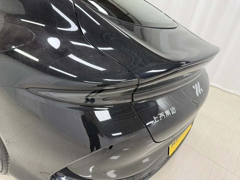 Zhiji L6 Max Standard Edition 75kWh 2025 — миниатюра 3