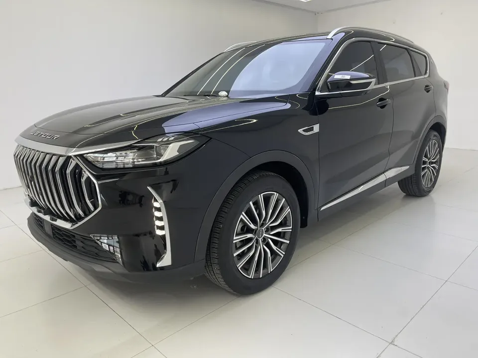 Jetour Jietu X70 PLUS JETOUR X70 PLUS 2023 1.5T DCT Brave PLUS 5-seater 2023 — фото 1, купить с доставкой в Москву