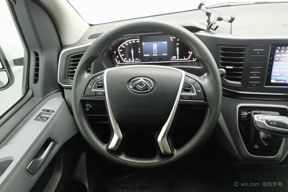 Datong Xintu V80 PRO 2.0T 9AT Aoyuntong short-axis mid-top 147Ps 5/6 seats 2025 — миниатюра 3