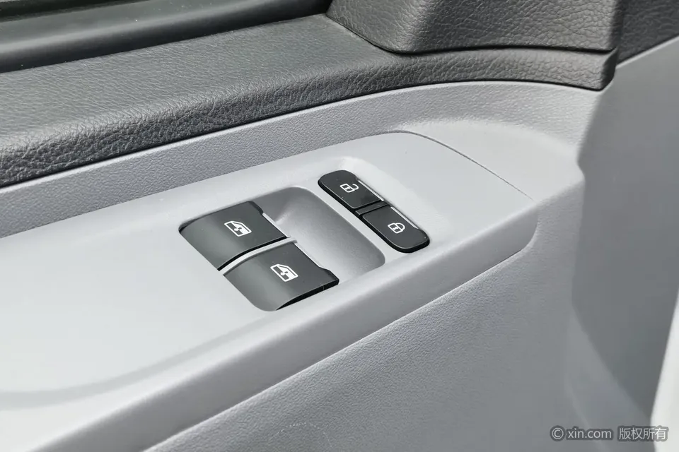 Datong Xintu V80 PRO 2.0T 9AT Aoyuntong short-axis mid-top 147Ps 5/6 seats 2025 — миниатюра 4