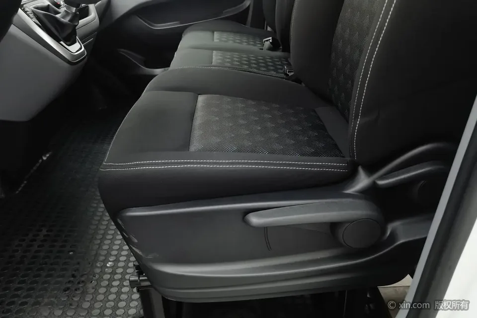 Datong Xintu V80 PRO 2.0T 9AT Aoyuntong short-axis mid-top 147Ps 5/6 seats 2025 — миниатюра 5