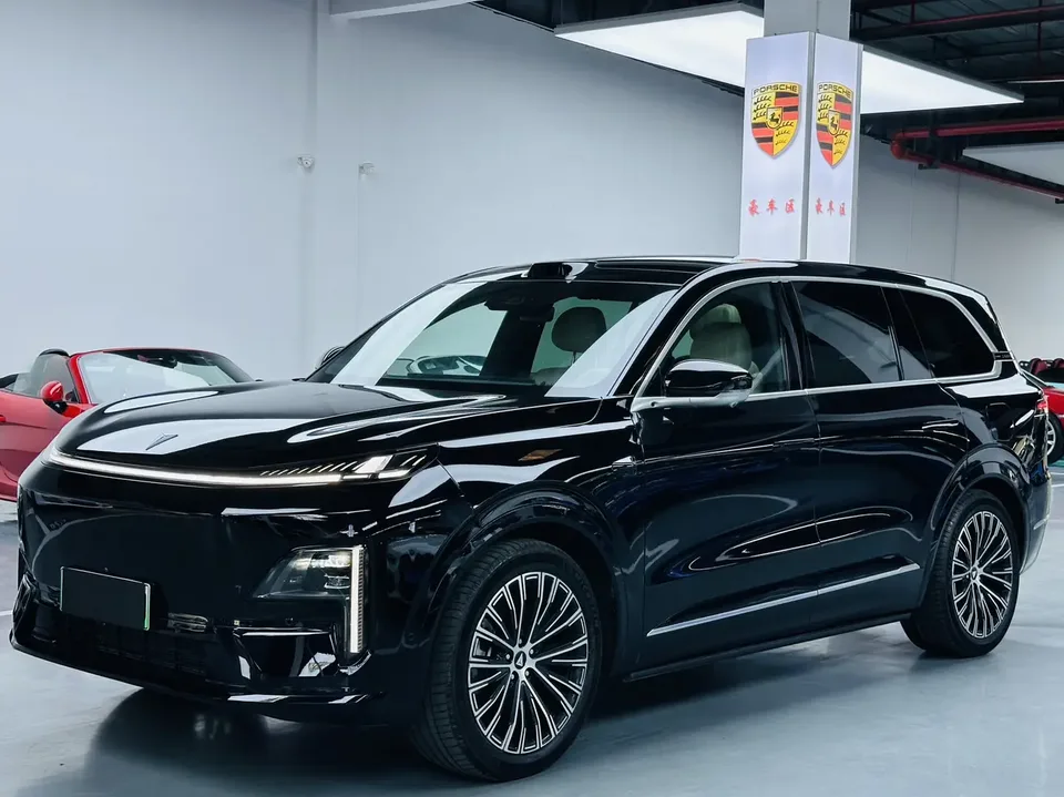 Deepal dark blue S09 Dark blue S09 2025 4WD Ultra+ Premium Edition 2025 — photo 1, buy with delivery to Moscow