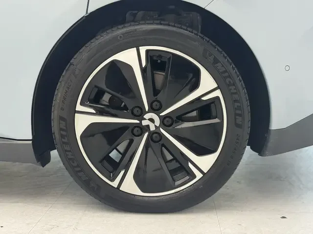 NIO ET5T NIO ET5T 2023 75kWh 2023 — photo 1, buy with delivery to Moscow