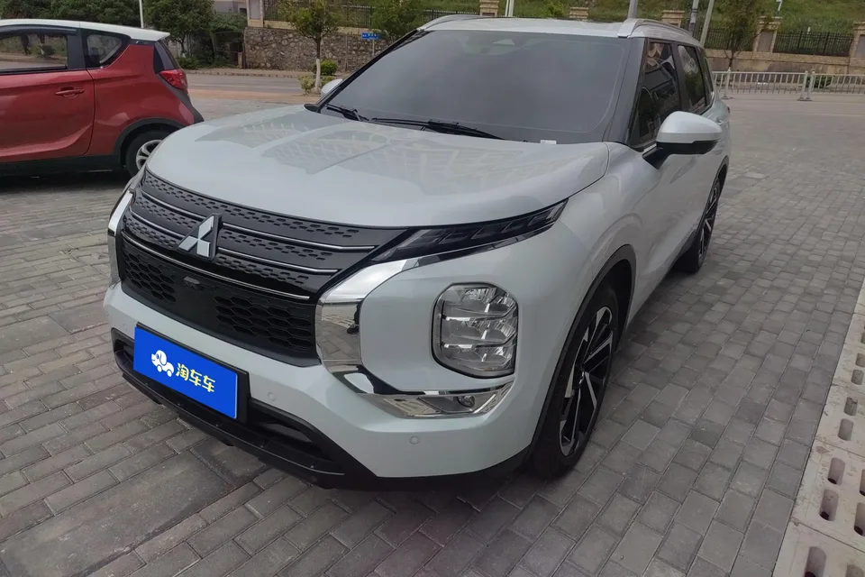 Mitsubishi Outlander 2023