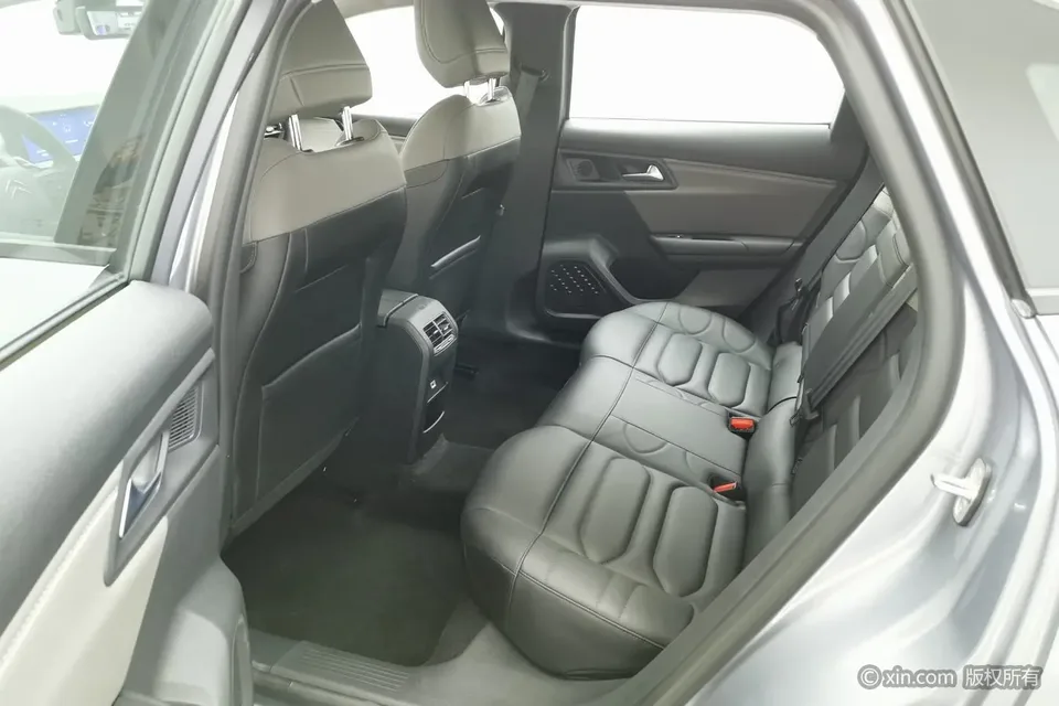 Citroen Versailles C5 X overseas version 2025 — миниатюра 4