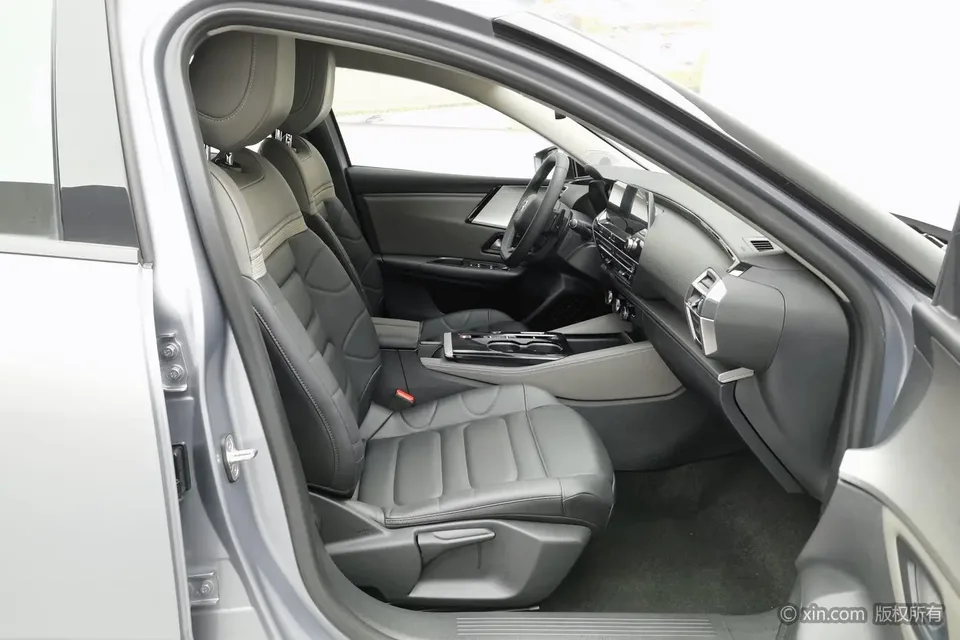 Citroen Versailles C5 X overseas version 2025 — миниатюра 5