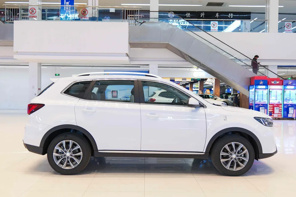Roewe RX5 Roewe RX5 2023 PLUS 330TGI Automatic Trend Smart Edition 2025 — миниатюра 5