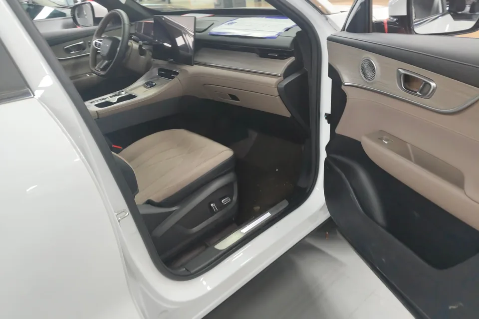 Chery Tiggo 8 PLUS Tiggo 8 PLUS 2025 Kunpeng 290TGDI DCT Premium 5-seater 2025 — миниатюра 2