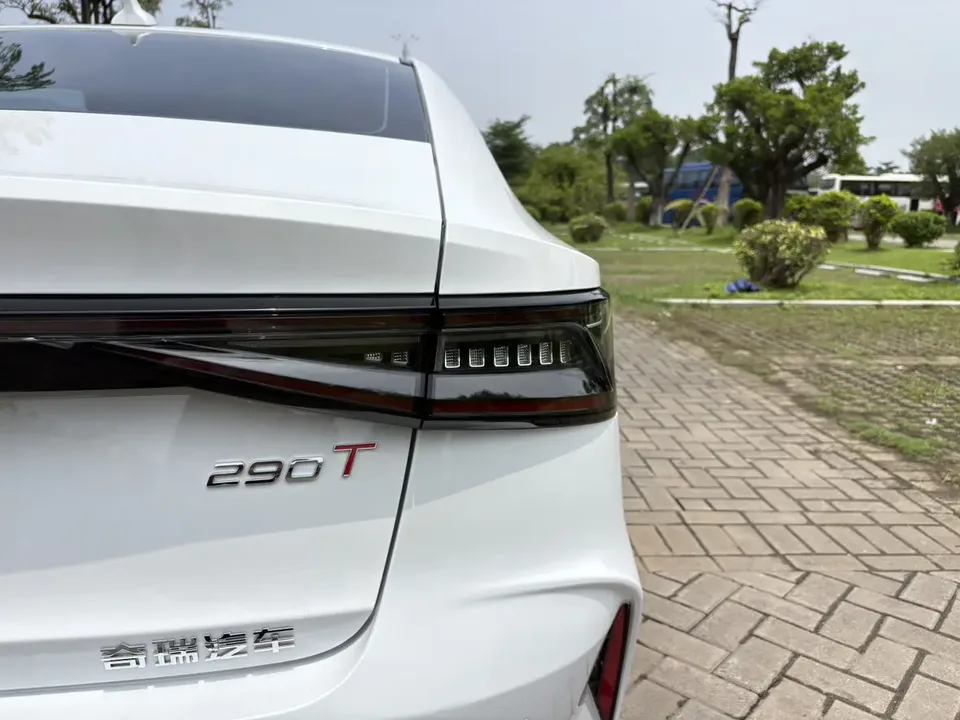 Chery Arrizo 8 1.6TGDI DCT Elegant 2023 — миниатюра 3