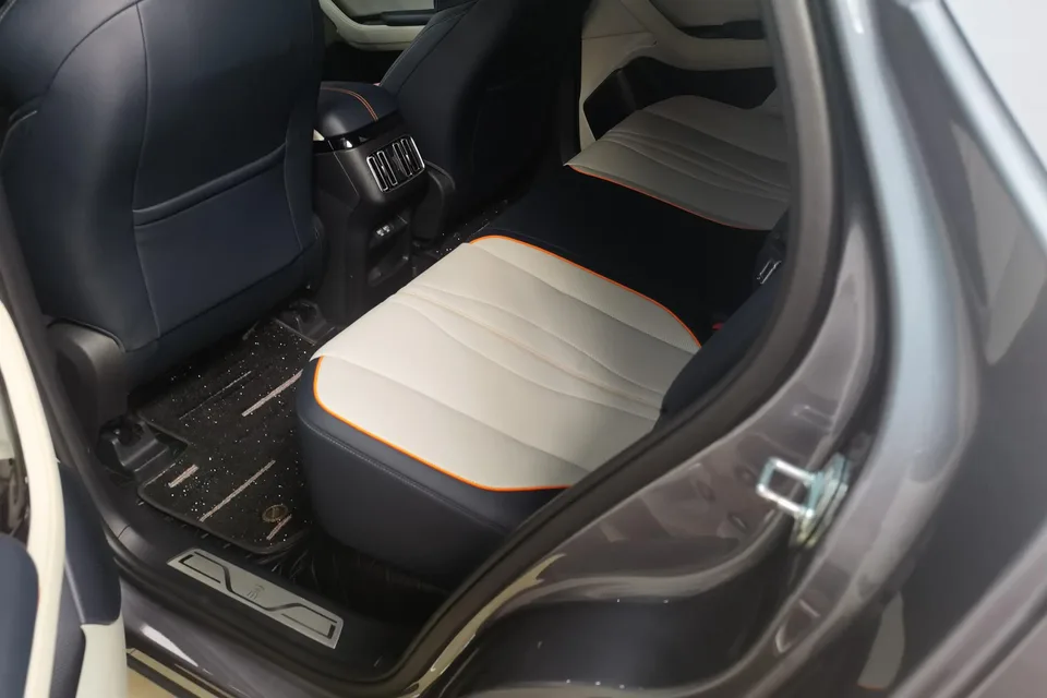 BYD Song PLUS DM DM-i Champion Edition 110KM Flagship PLUS 2023 — миниатюра 2