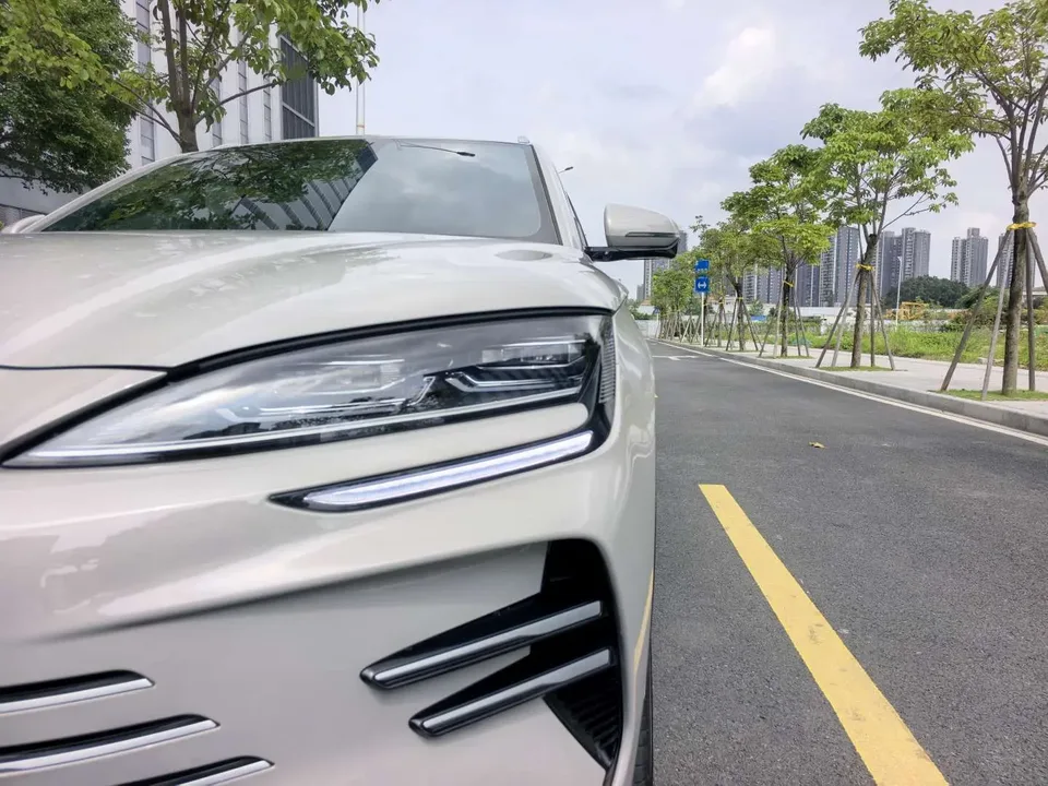 BYD Song PLUS DM Intelligent Driving Edition DM-i 112KM Premium Edition 2025 — миниатюра 3