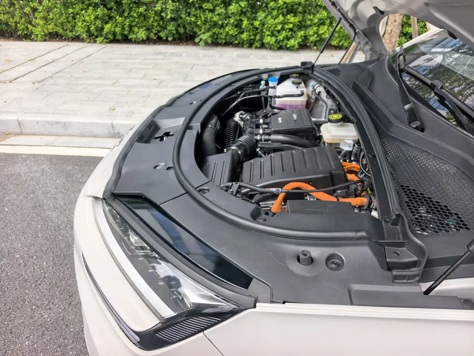 BYD Song PLUS DM Intelligent Driving Edition DM-i 112KM Premium Edition 2025 — миниатюра 4