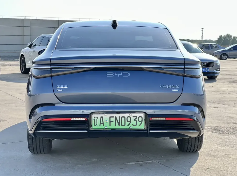 BYD Seal 07DM Intelligent Driving Edition DM-i 125KM Elite 2025 — миниатюра 2