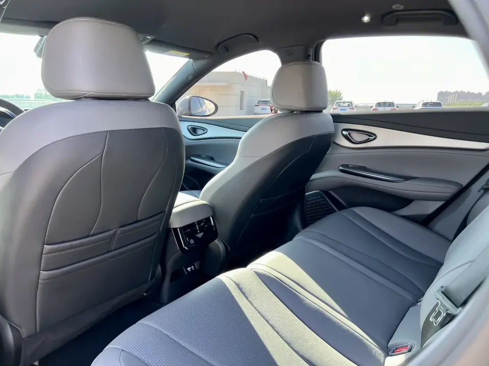 BYD Seal 07DM Intelligent Driving Edition DM-i 125KM Elite 2025 — миниатюра 3