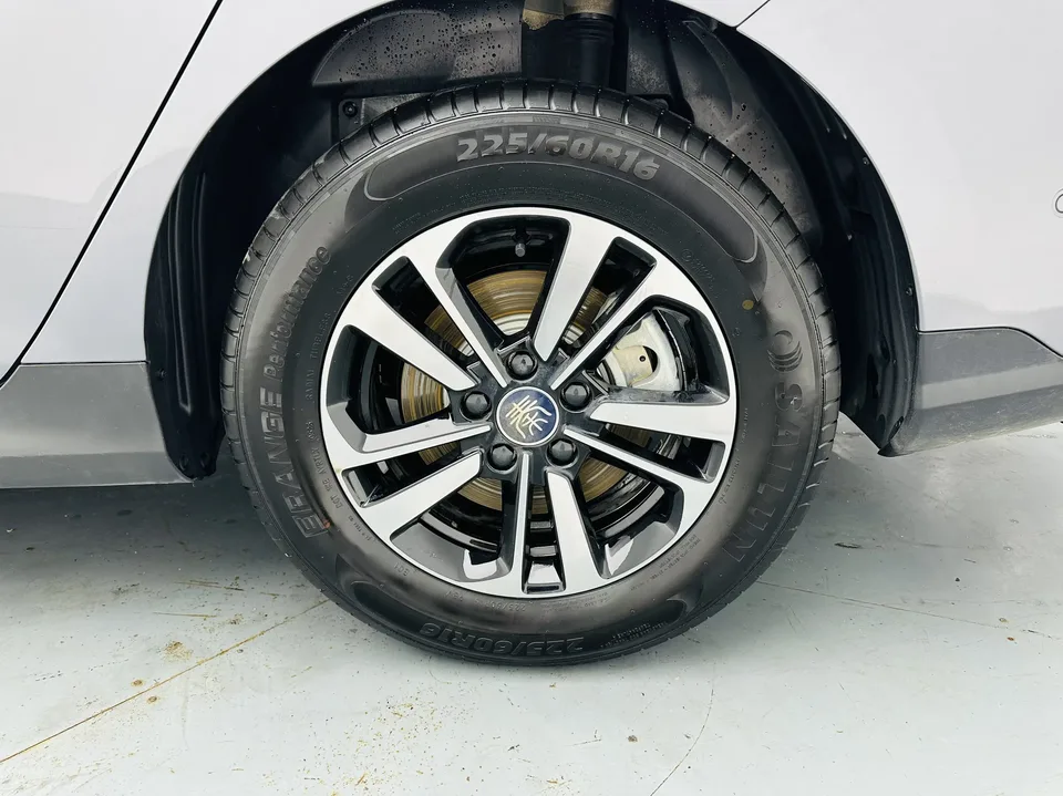 BYD Qin PLUS DM Qin PLUS DM 2025 DM-i 55KM Intelligent Driving Edition 2025 — photo 1, buy with delivery to Moscow