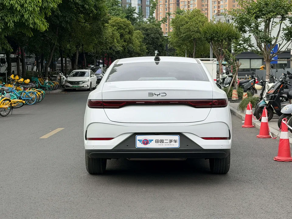 BYD Qin PLUS DM Intelligent Driving Edition DM-i 55KM Beyond Edition 2025 — миниатюра 5