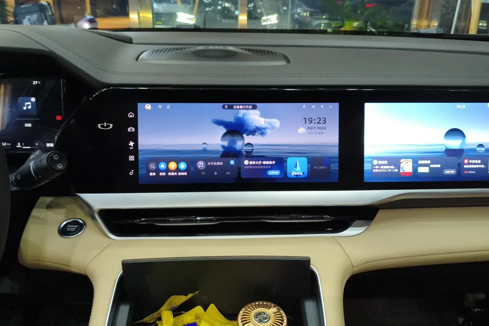 Geely Monjaro Xingyue L 2025 2.0TD High Power Automatic 2WD Dongfang Yao Lanxing Edition 2025 — миниатюра 3