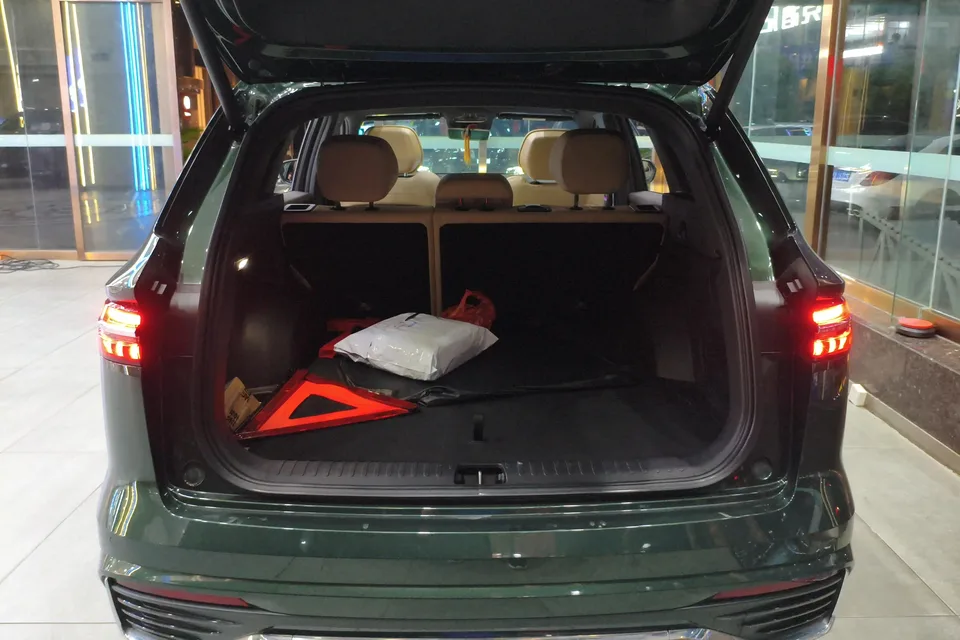 Geely Monjaro Xingyue L 2025 2.0TD High Power Automatic 2WD Dongfang Yao Lanxing Edition 2025 — миниатюра 4