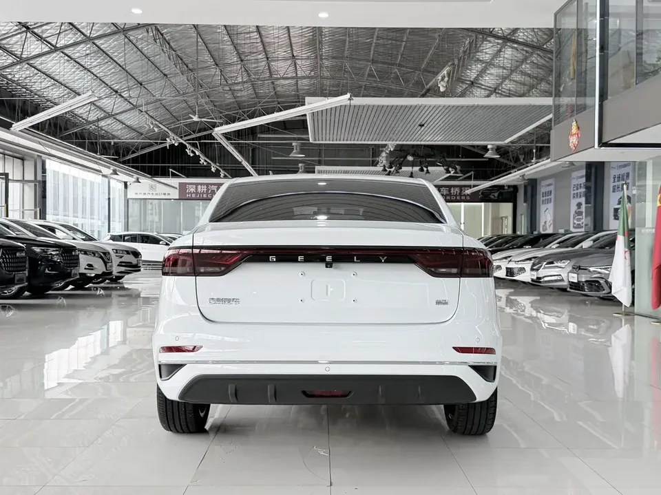 Geely Emgrand emgrand 2022 4th generation 1.5L CVT flagship model 2023 — миниатюра 2