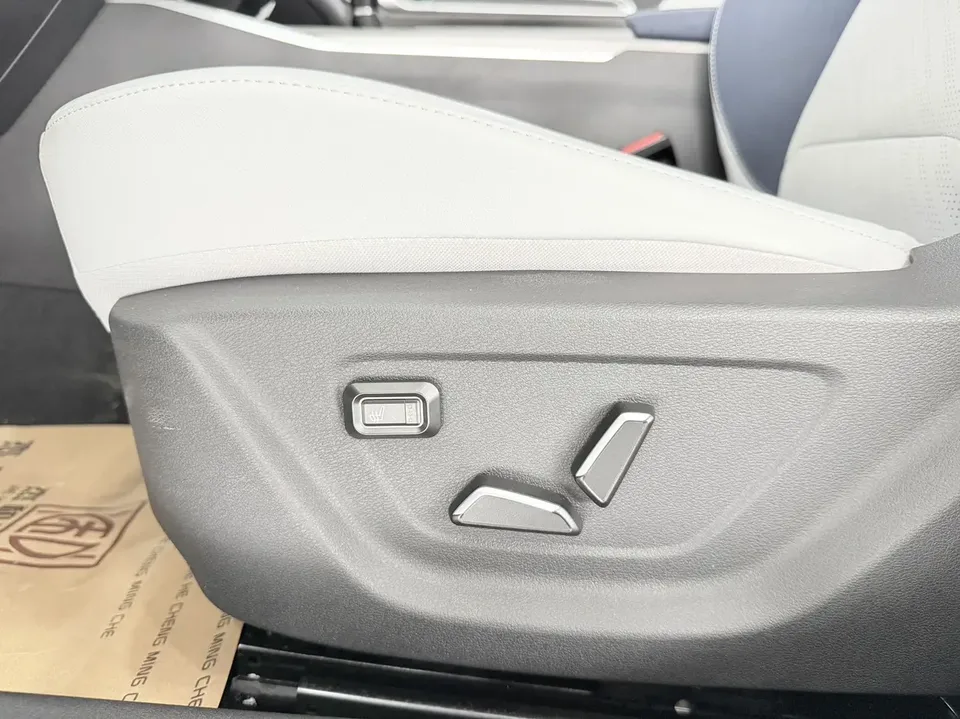 Geely Emgrand emgrand 2022 4th generation 1.5L CVT flagship model 2023 — миниатюра 4