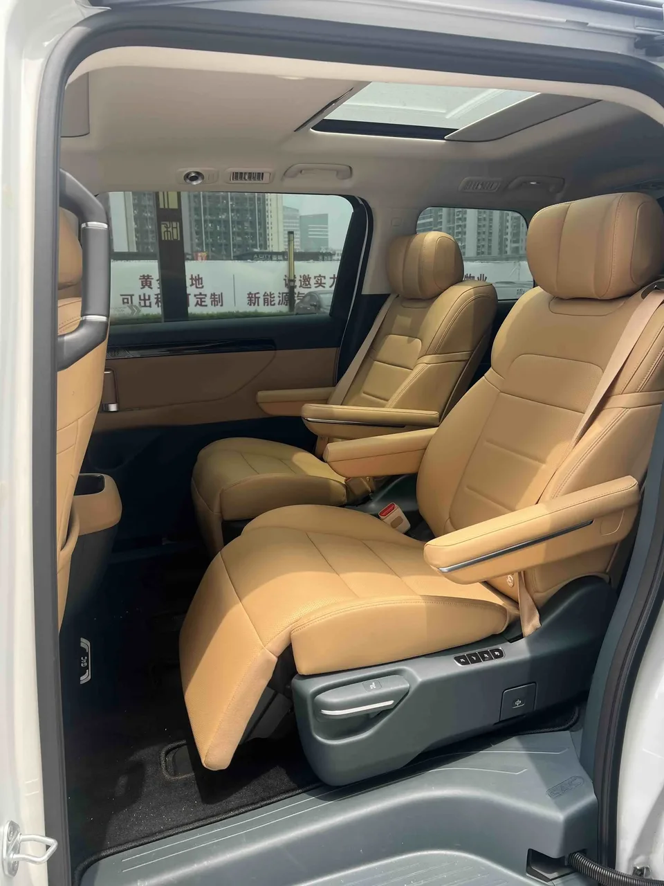 GAC Trumpchi E8 PHEV Trumpchi E8 PHEV 2024 2.0ATK 150km MAX version 2024 — миниатюра 3