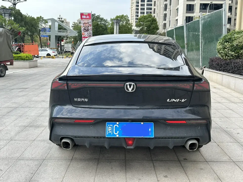 Changan UNI-V 1.5T Premium Edition 2023 — миниатюра 2