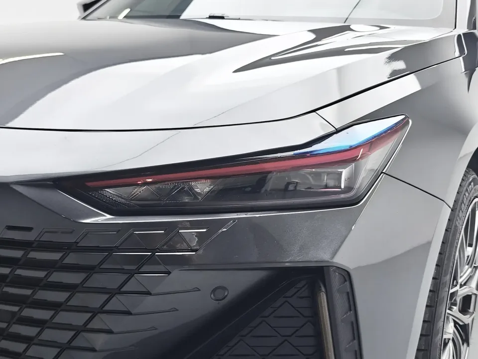Changan UNI-V 1.5T Sports Edition 2023 — миниатюра 3