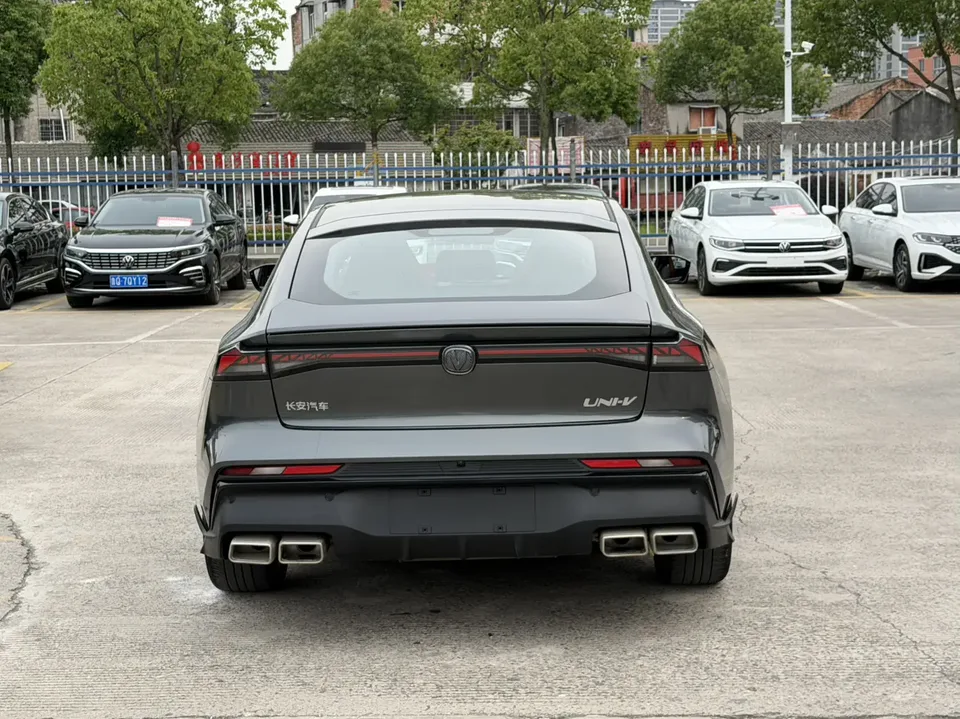 Changan UNI-V 1.5T Premium Sports Edition 2024 — миниатюра 2