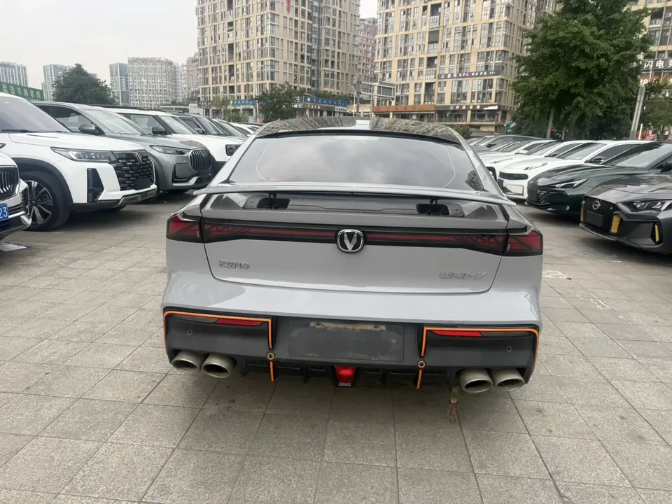 Changan UNI-V 1.5T exclusive model 2023 — миниатюра 2