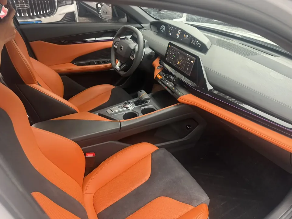 Changan UNI-V 1.5T exclusive model 2023 — миниатюра 3