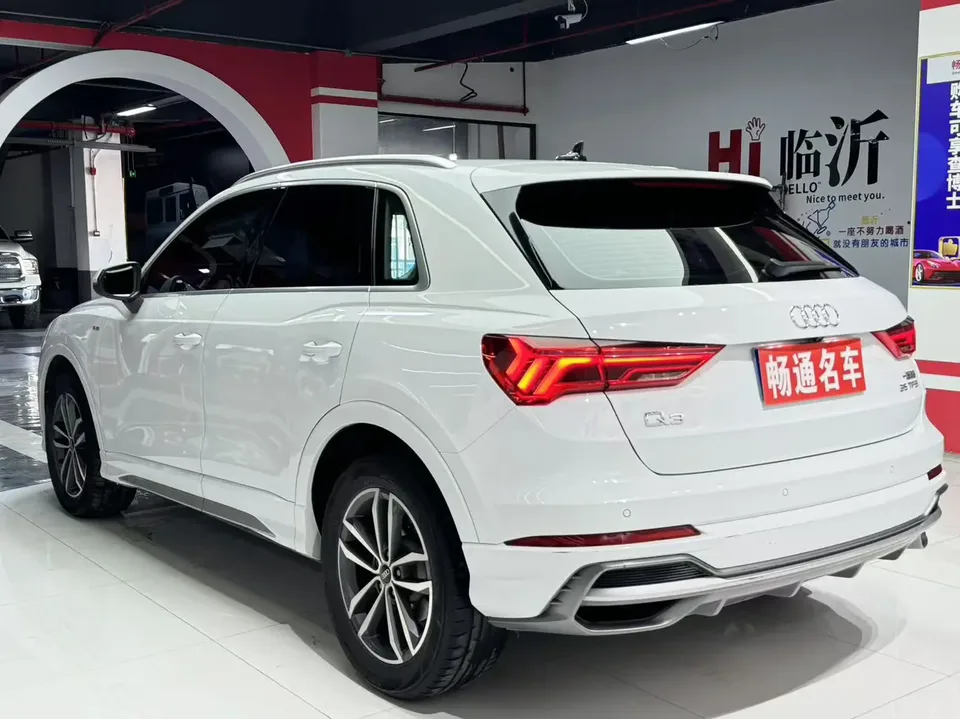 Audi Q3 Audi Q3 2022 35 TFSI aggressive and dynamic model 2022 — миниатюра 4